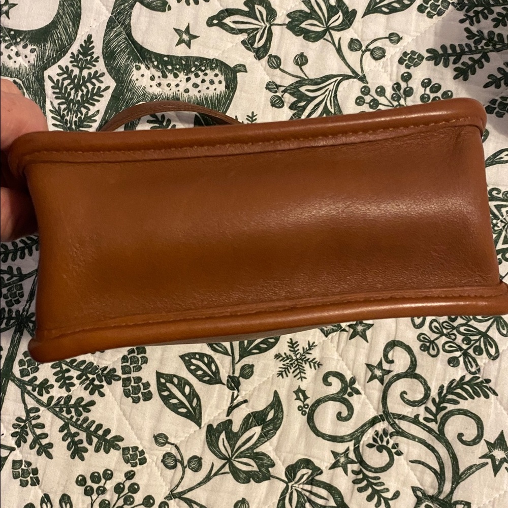 Coach Vintage Brown Leather Crossbody Bag, pre owned.  See pictures - Picture 10 of 11